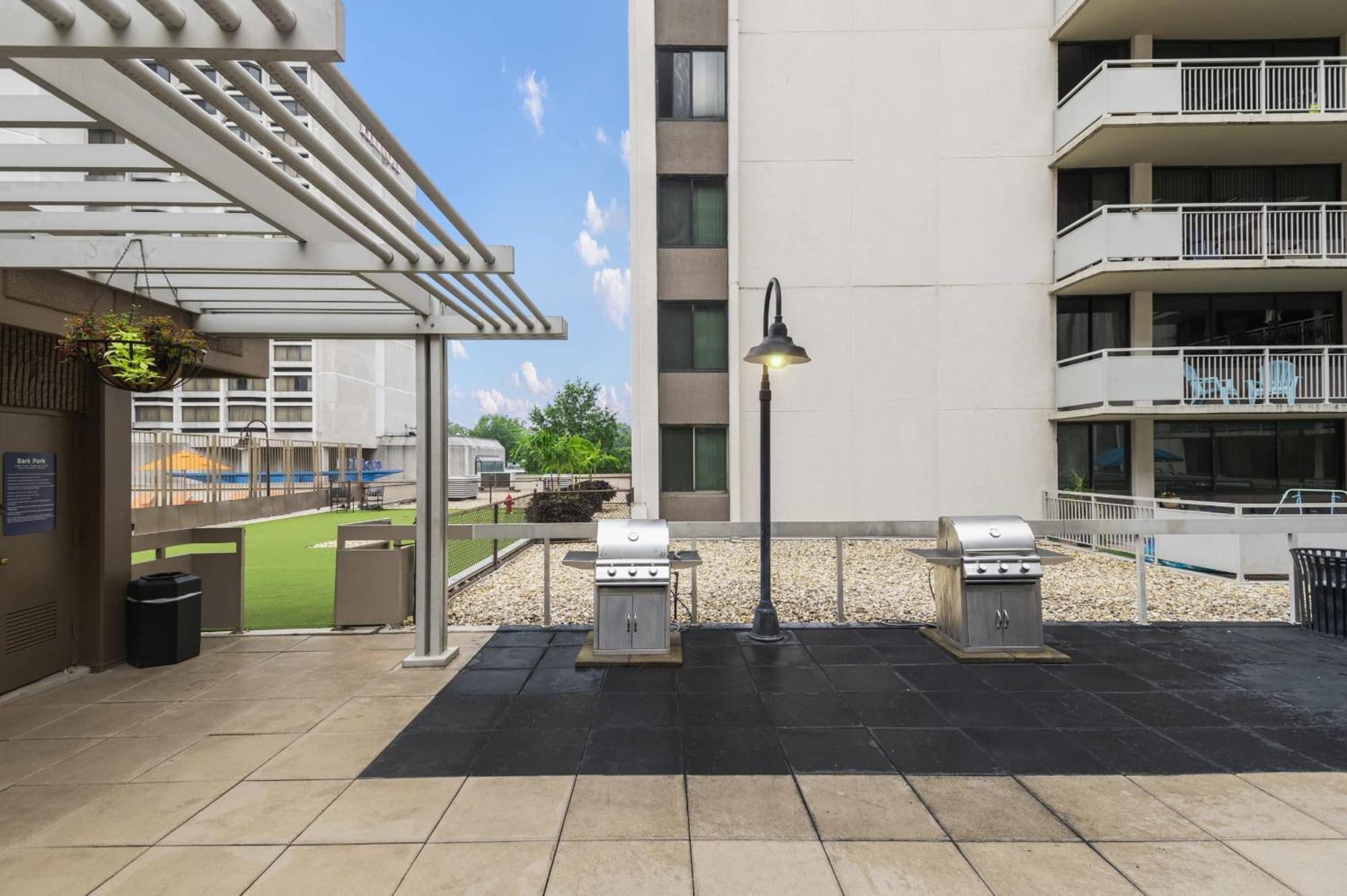 Stay With Style In This Apartment At Crystal City Arlington Exterior photo