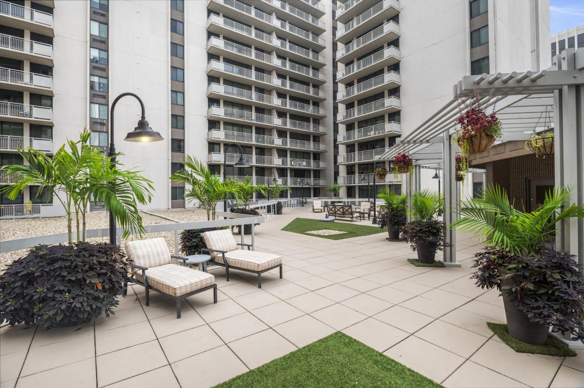 Stay With Style In This Apartment At Crystal City Arlington Exterior photo