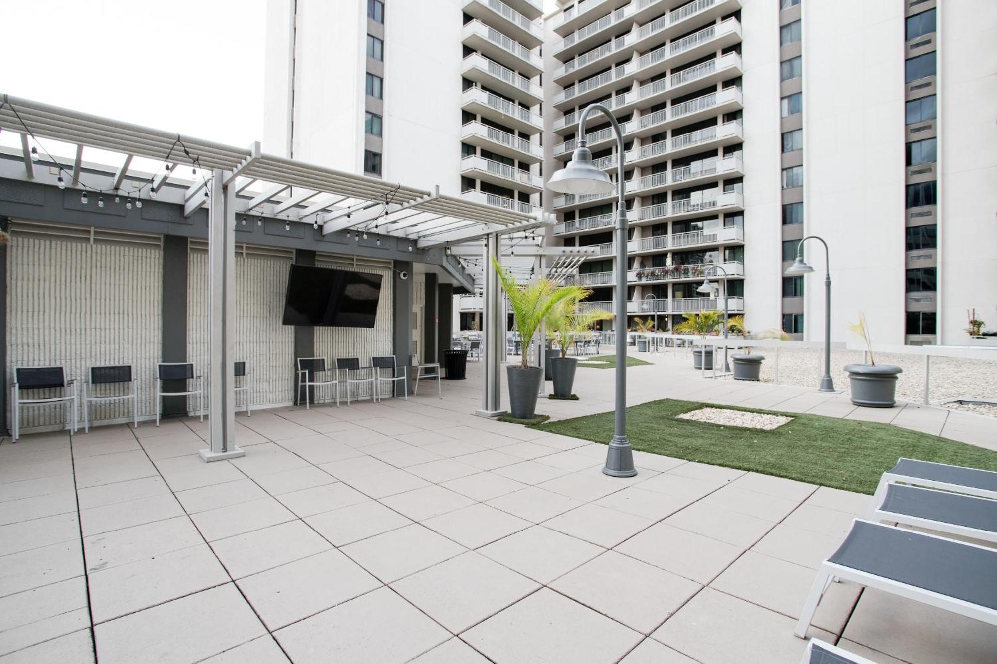 Stay With Style In This Apartment At Crystal City Arlington Exterior photo