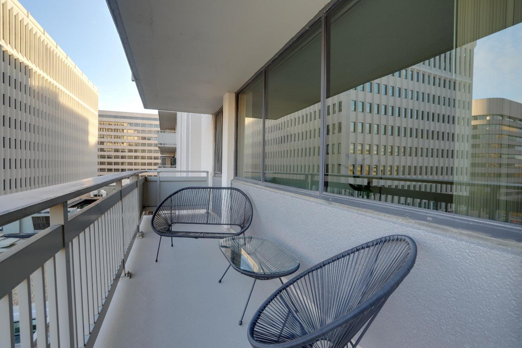 Stay With Style In This Apartment At Crystal City Arlington Exterior photo