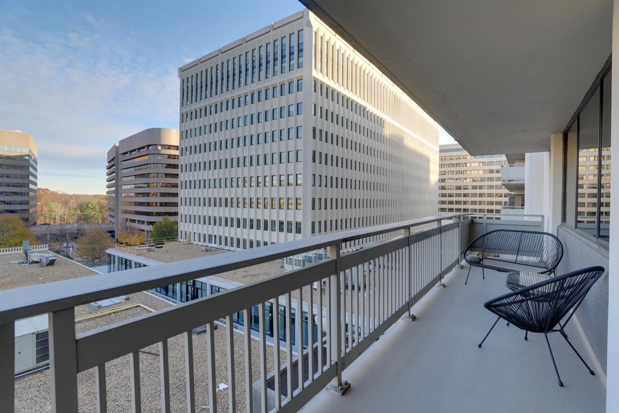 Stay With Style In This Apartment At Crystal City Arlington Exterior photo